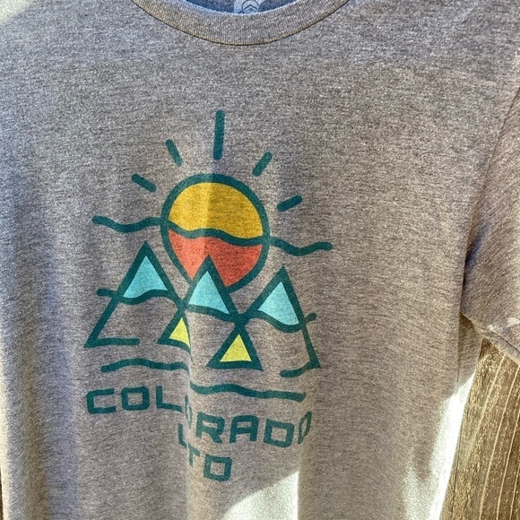 Men's Colorado LTD Gray Sun Logo T-Shirt NO SIZE TAG Crew Boho Sun Mountains - Picture 3 of 8